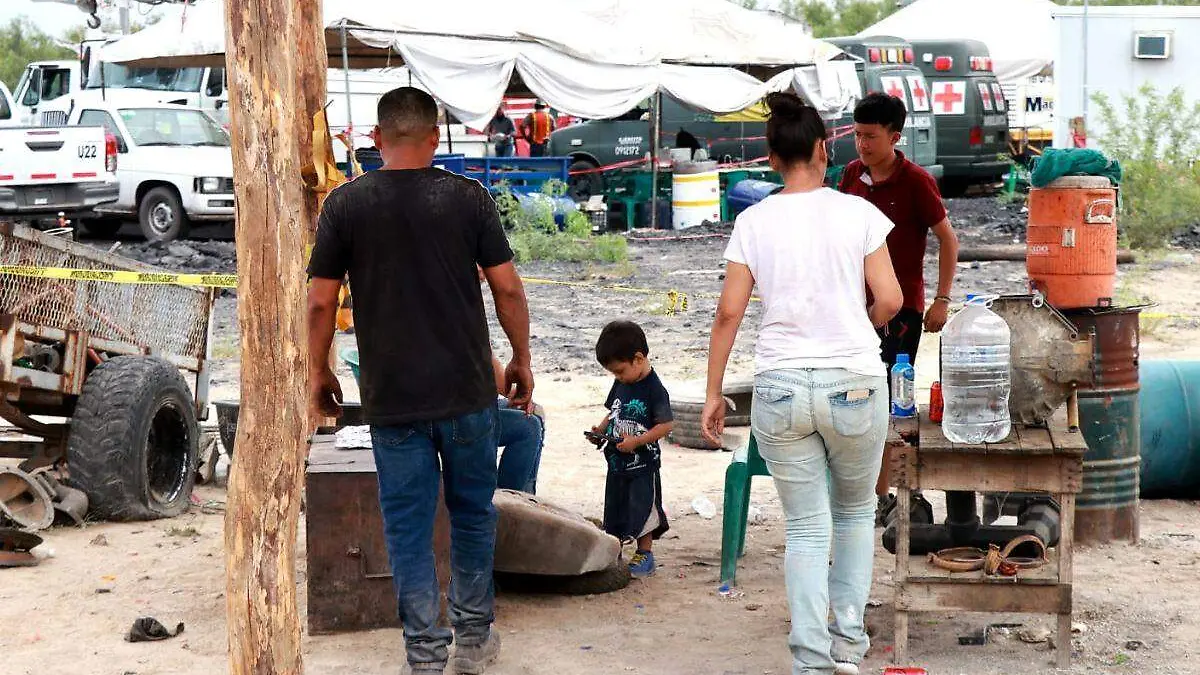 Empresas extranjeras asesorarán en el rescate de mineros atrapados en Coahuila